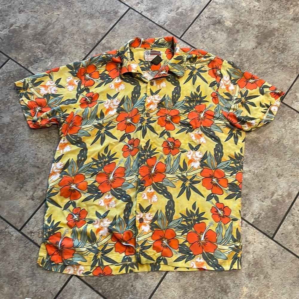 Hawaiian bugle boy hibiscus flower shirt